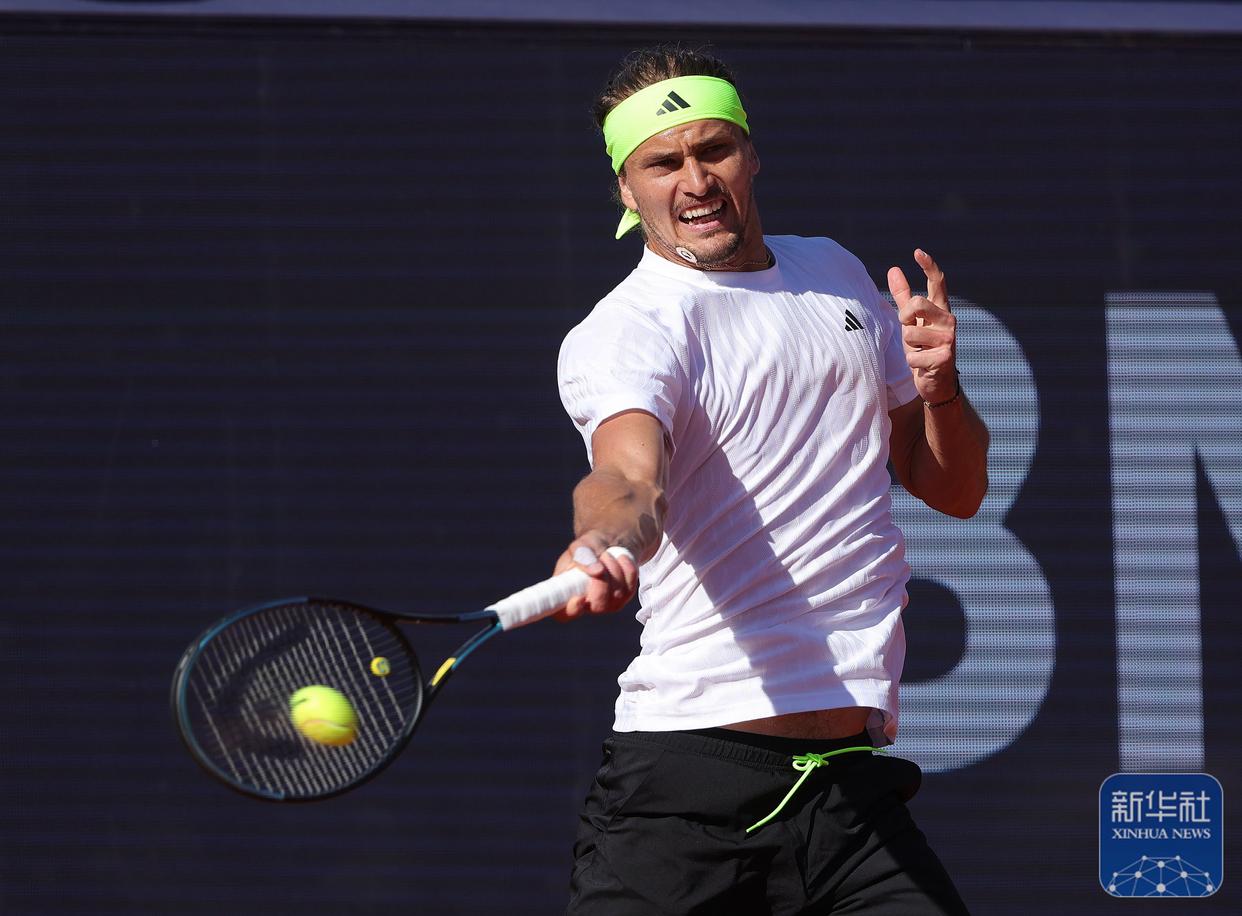 开云体育在线-世界网球队轻取意大利网球队，兹维列夫三分雨点燃全场