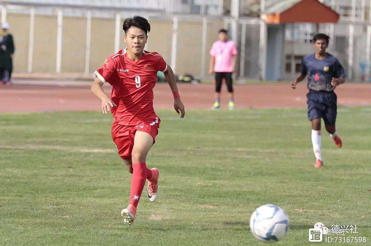 开云sport-中国队横扫马来西亚队，黄鸭组合高光表现