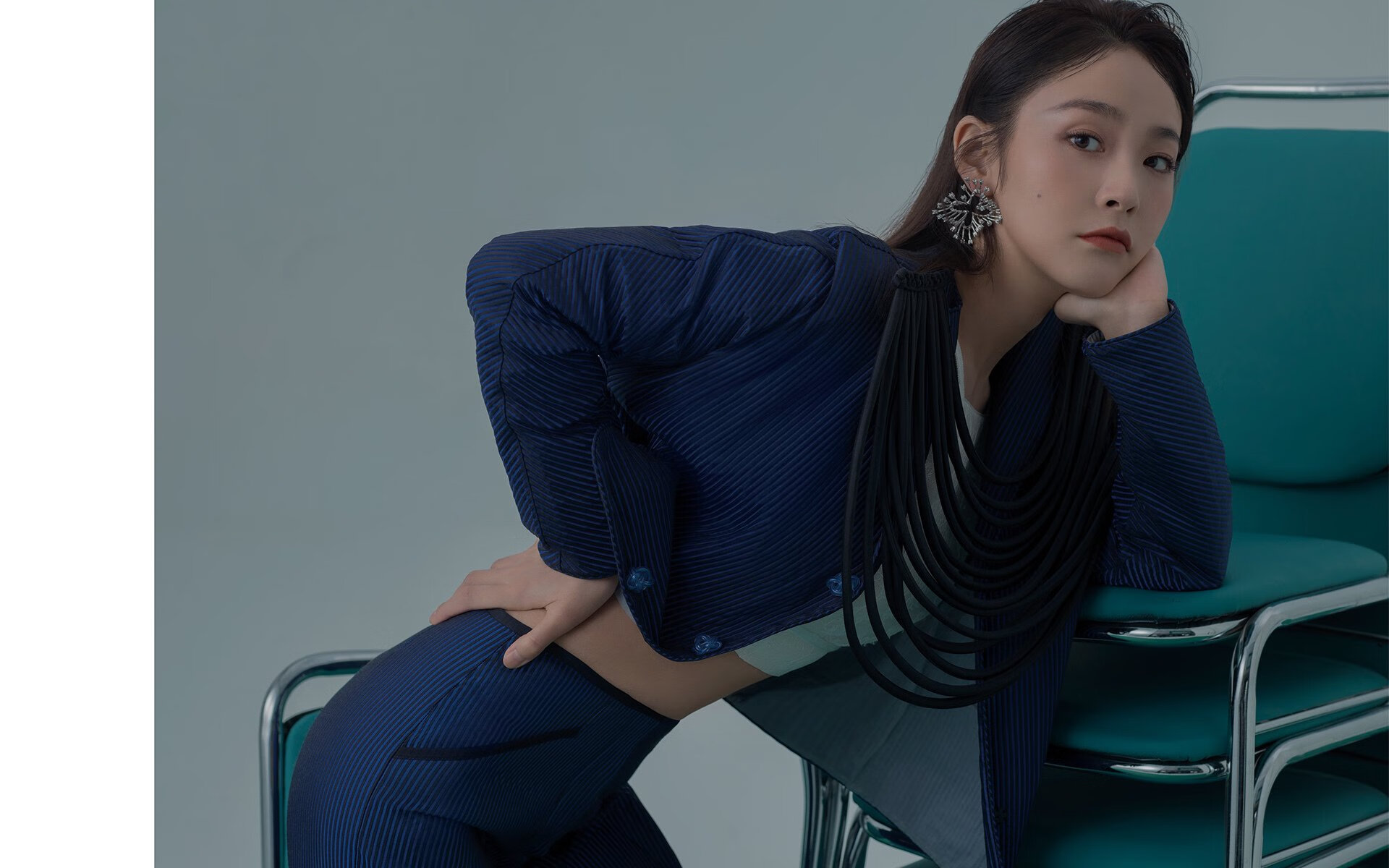 开云体育在线-黑色幽默下的血脉压制，当皇马强行终结波兰，孔德如何亲手打爆自己的防线